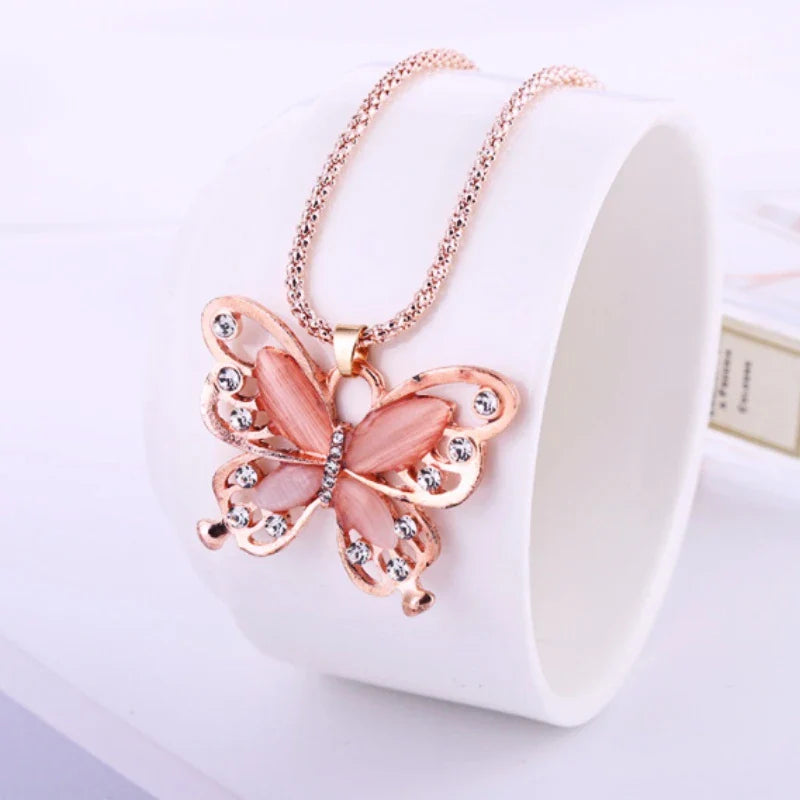 Schmetterling Anhänger Halskette, roségold, Kristallverzierung, eleganter Schmuck für Damen.