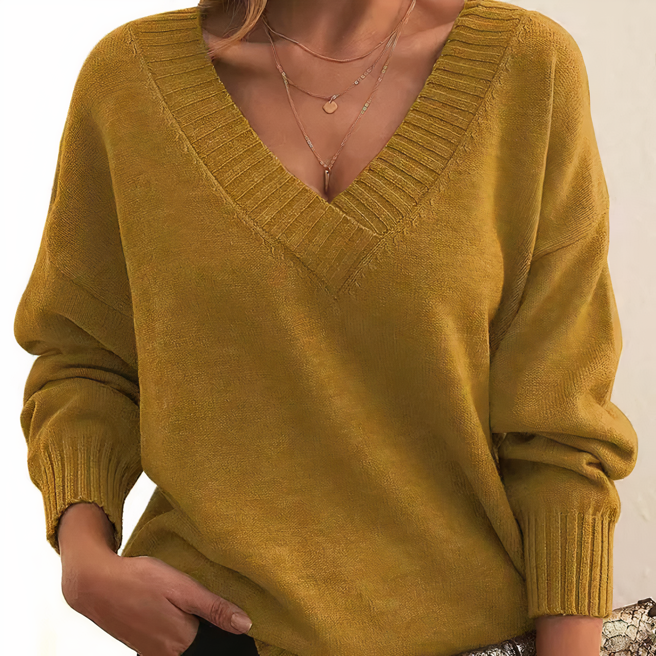 Cashmere damestrik med V-hals – Amira efterårsindtryk