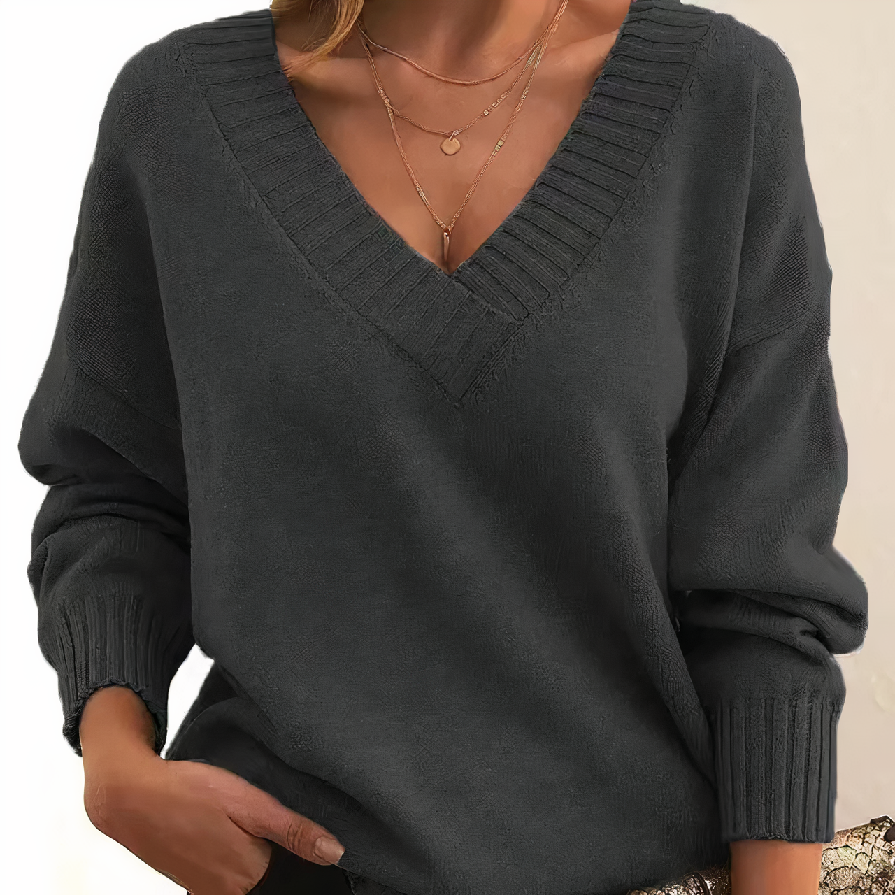 Cashmere damestrik med V-hals – Amira efterårsindtryk