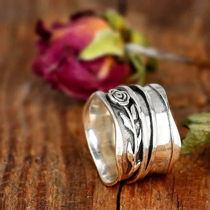Silberner Vintage-Ring mit handgeschnitztem Blumenmuster, boho, Damen-Schmuck.