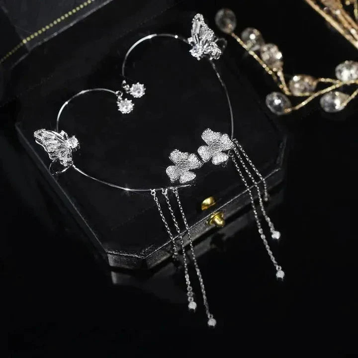 Silberne Schmetterling Ohrringe mit Pompons, elegant, Schmuck, Damenaccessoire, Geschenkidee.