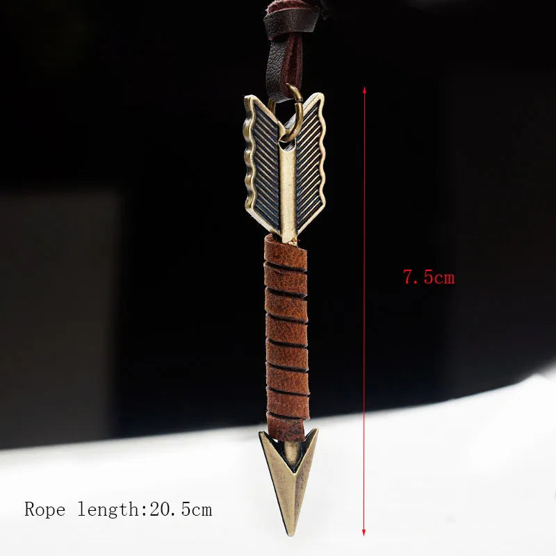 Pfeil-Anhänger aus Metall und Leder, 7,5 cm, braun, Schmuck, Geschenkidee, handgefertigt.