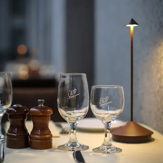 Drahtlose LED Tischlampe - LumeElegance