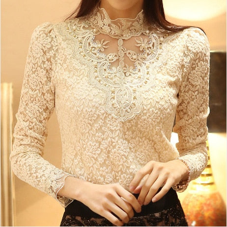 Damebluse med efterårs broderi blonde – Elisabeth