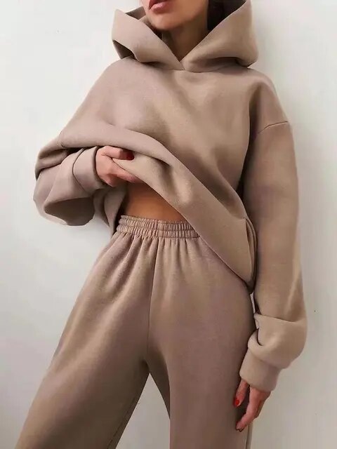 Dame hoodie og sweatpants sæt i fleece - efterårsmagi fra Marivelle