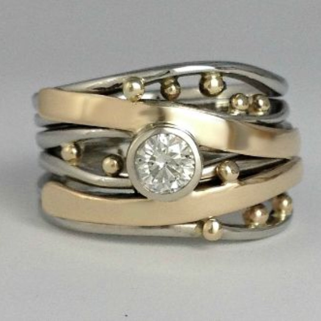 Gold- und Silberring mit Diamant, elegantes Design, Schmuck für Damen, luxuriöses Accessoire.