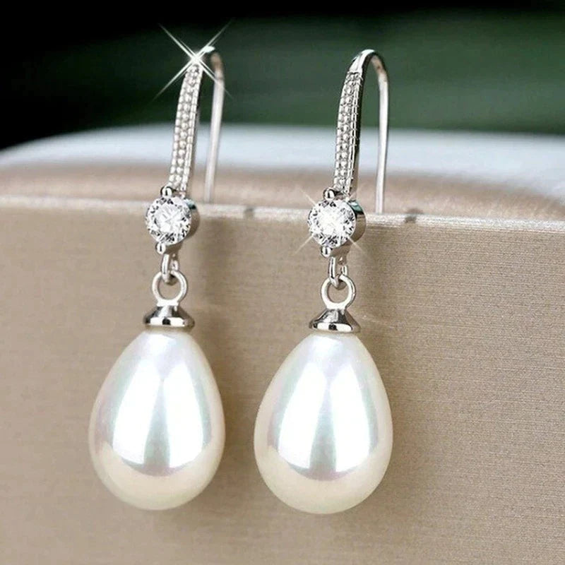 Elegante Ohrringe mit Perlen und Zirkonia, silberfarben, Schmuck für Damen, Hochzeit Accessoire.