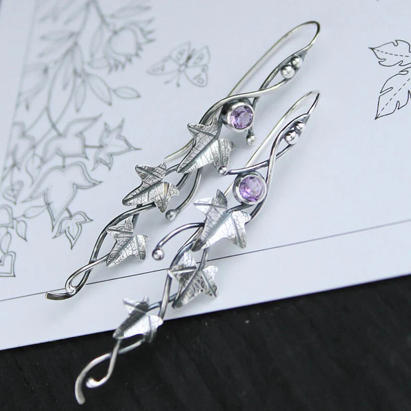 Silberne Ohrringe mit lila Kristallen, florales Design, handgefertigter Schmuck.