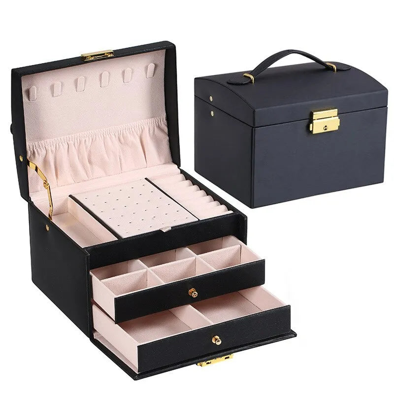 Schwarze Schmuckbox aus Leder mit Fächern und Schloss, ideal zur Schmuckaufbewahrung.