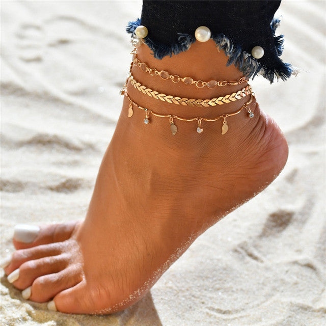 Goldene Boho-Fußkette mit Zirkonia und Perlen, Damen-Schmuck am Knöchel, Strandmode.