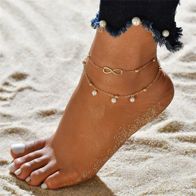 Goldene Boho-Fußkette mit Zirkonia und Perlen, Damen-Schmuck am Strand.