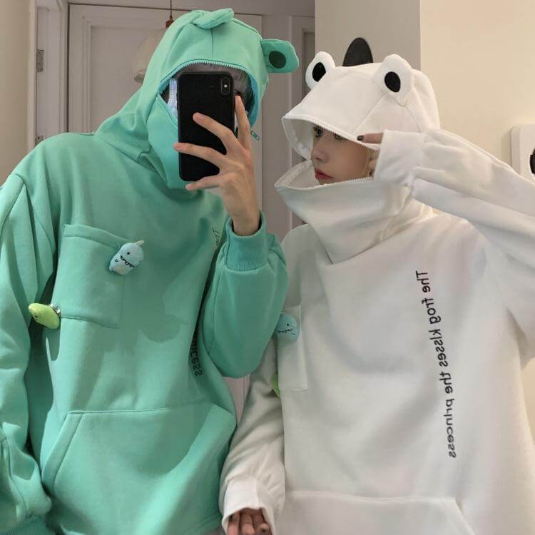 Unisex-hoodie med frø-design – Efterårsagtig Froggy-magi
