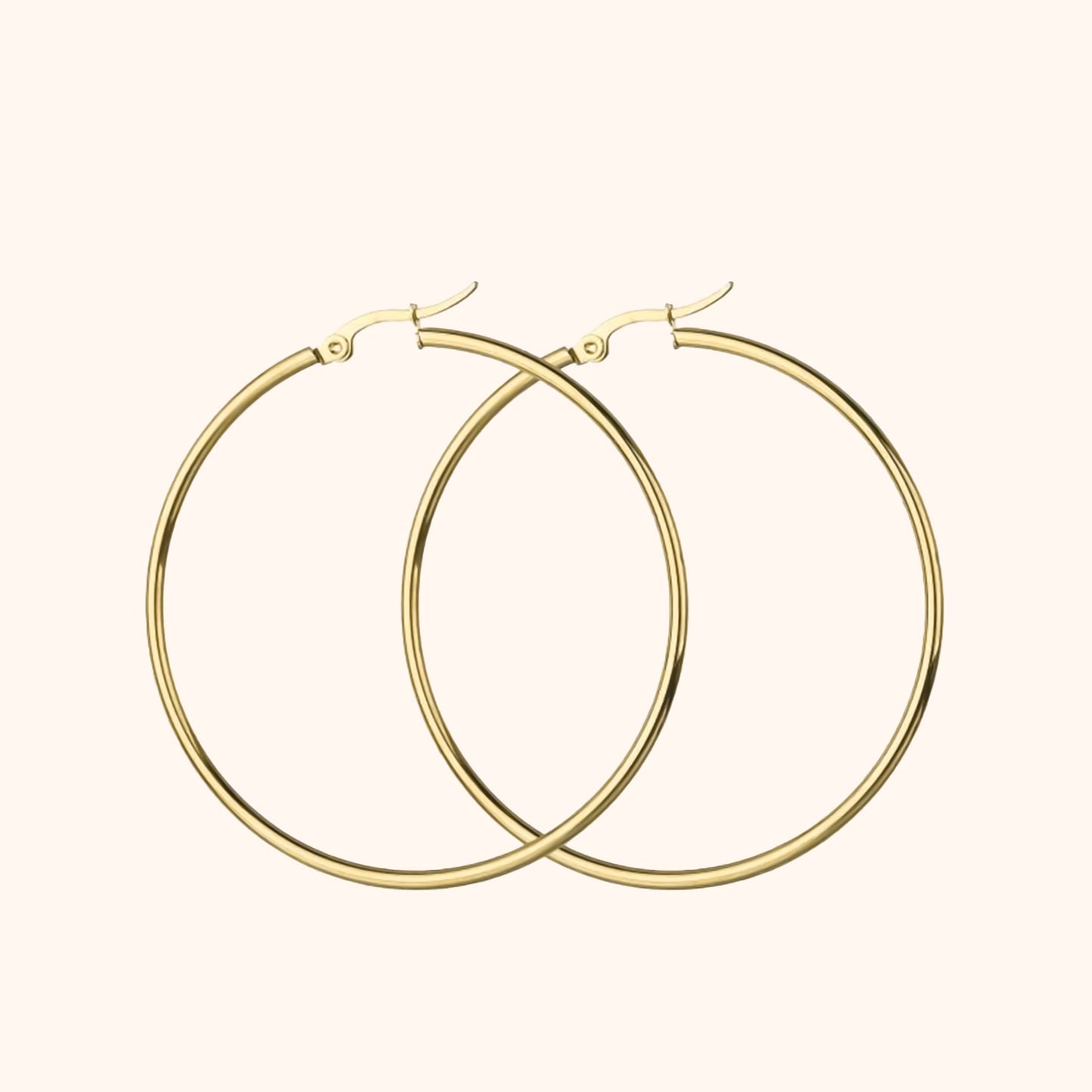 Goldene Creolen Ohrringe, minimalistisches Design, eleganter Schmuck für Damen.