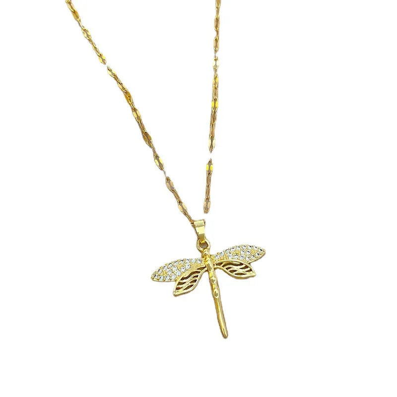 Goldene Libellen-Halskette mit Strasssteinen, elegantes Schmuckstück für Damen.