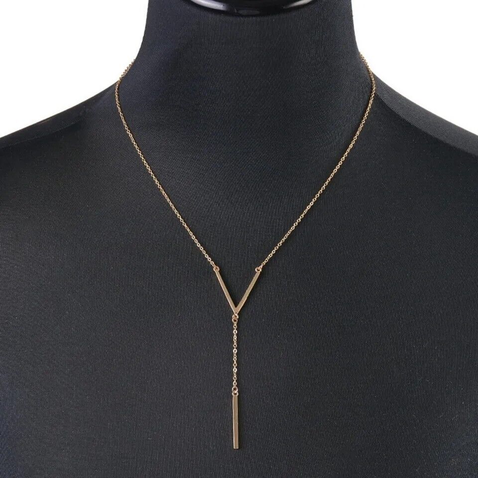Goldene Y-Halskette, minimalistisches Design, eleganter Schmuck für Damen, modisches Accessoire.