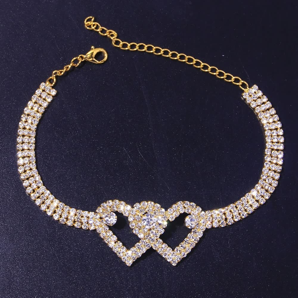Goldenes Armband mit Herzdesign, Strasssteinen, verstellbarem Verschluss, eleganter Schmuck.
