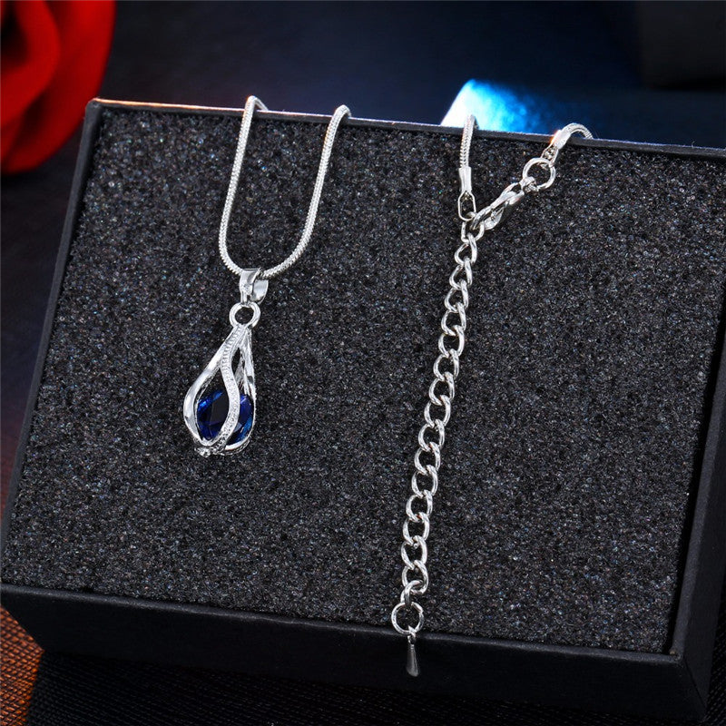 Silberne Halskette mit blauem Zirkonia-Anhänger, eleganter Schmuck für Damen, Hochzeit.