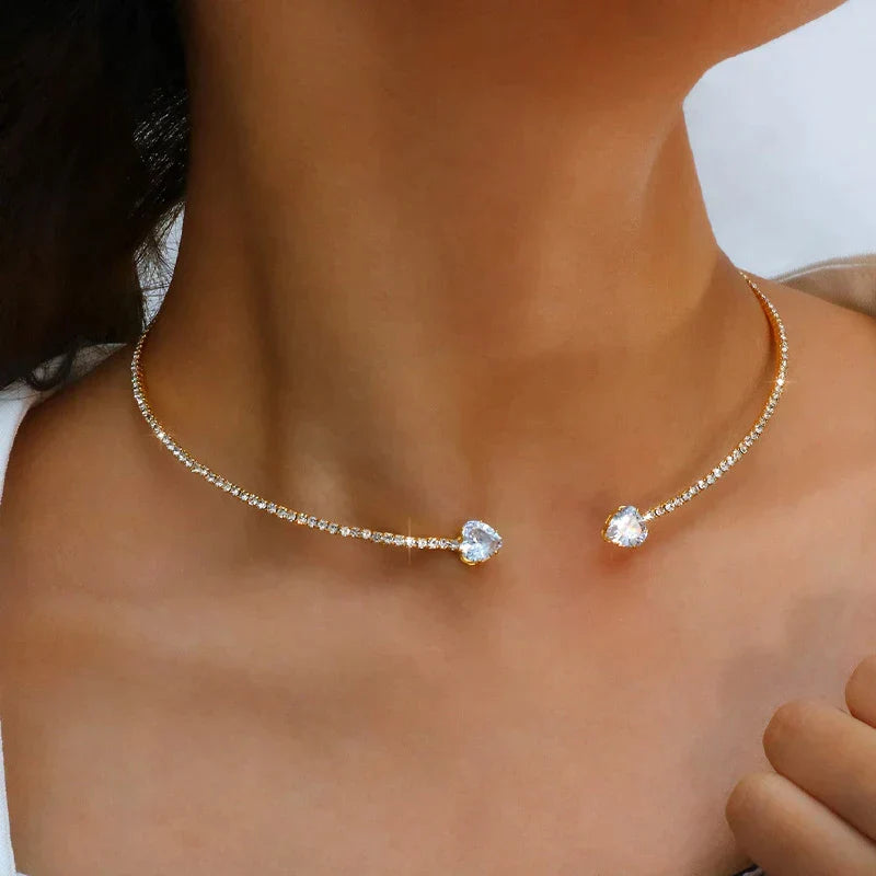 Damen Halskette, Herzform, Strass, Gold, Choker, modisch, Schmuck, Accessoire, elegant.