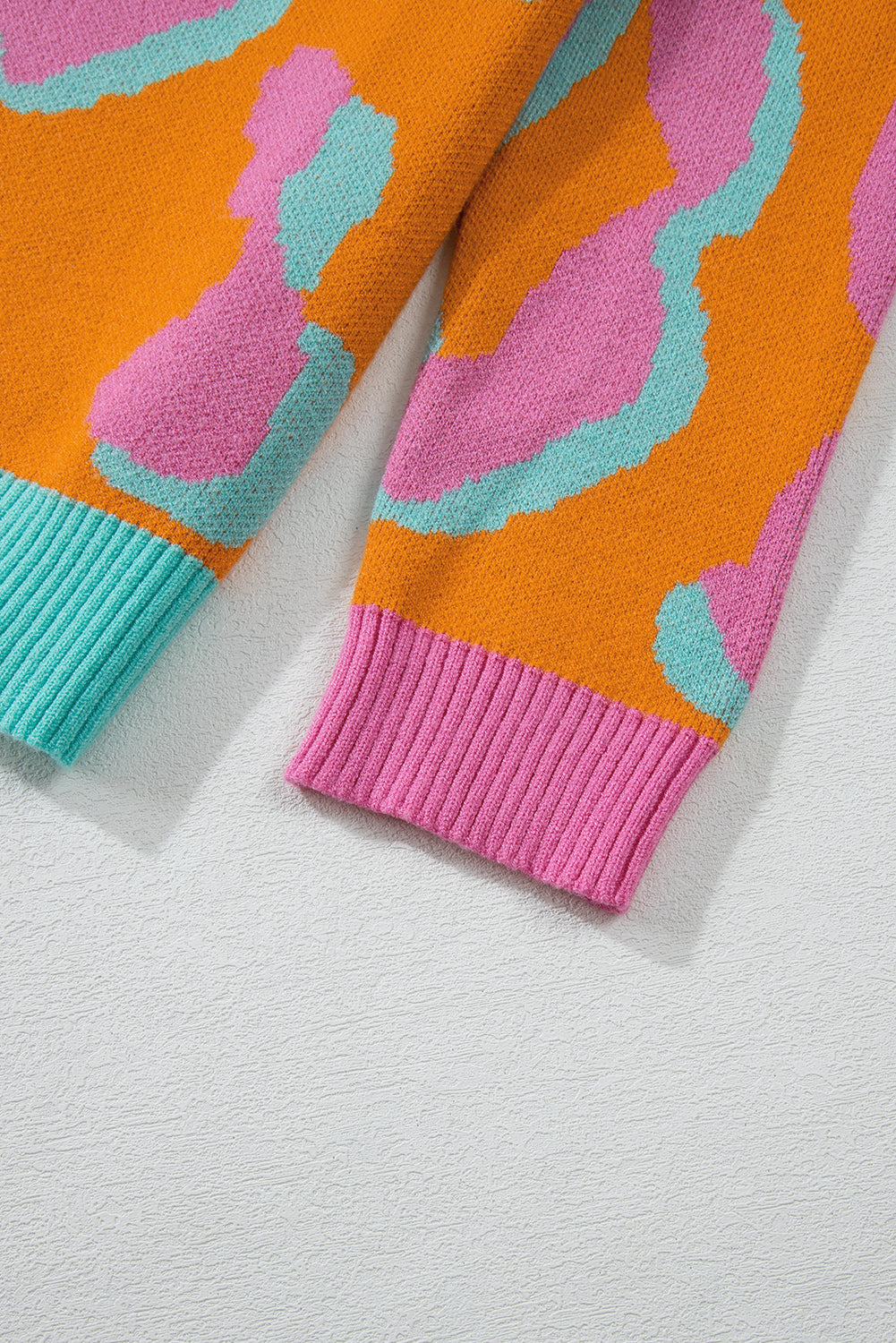 Dame sweater med farveblok kængurummønster og rund halsudskæring – Liora