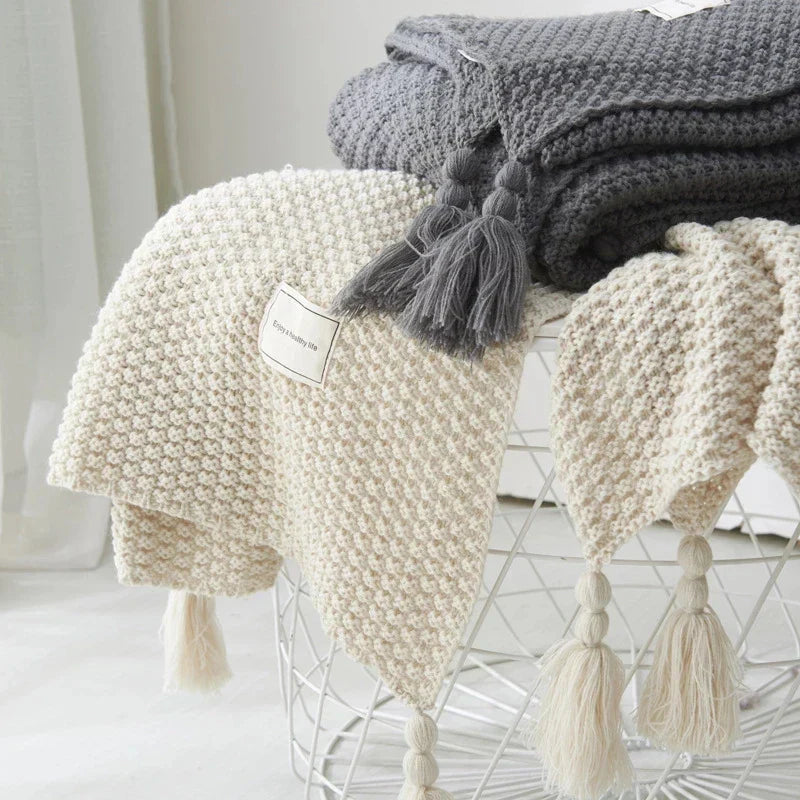Strikket uldtæppe med kvaster - NordicCozy
