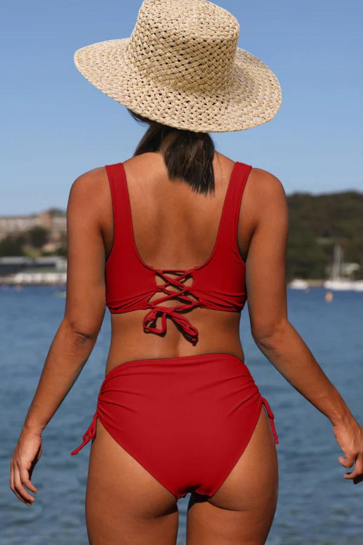 Farverig bikini med snøre og twistdetalje – Zaraï