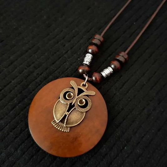 Eulenanhänger Halskette, braun, Holz, Vintage-Stil, handgefertigter Schmuck, Damenaccessoire.