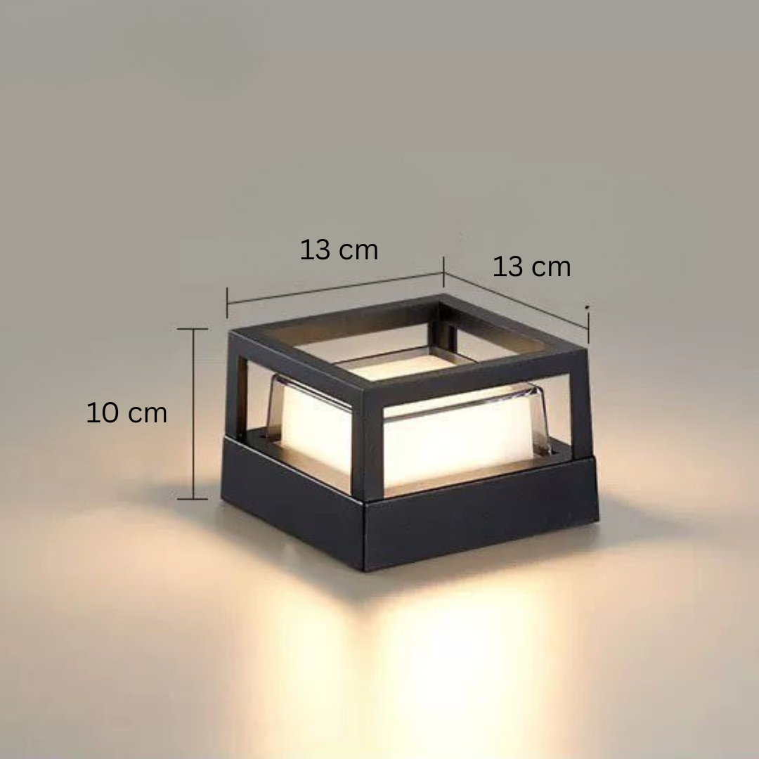 Firkantet model med åben ramme vist med mål: 13 cm gange 13 cm og højde 10 cm. 15