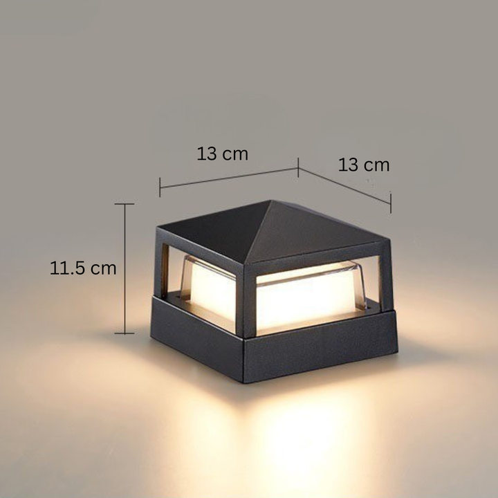 Firkantet model med pyramidelåg vist med mål: 13 cm gange 13 cm og højde 11,5 cm. 16