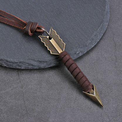 Handgemachte Vintage Leder Pfeil Anhänger Kette, braun, für Männer und Frauen, Punk Schmuck.