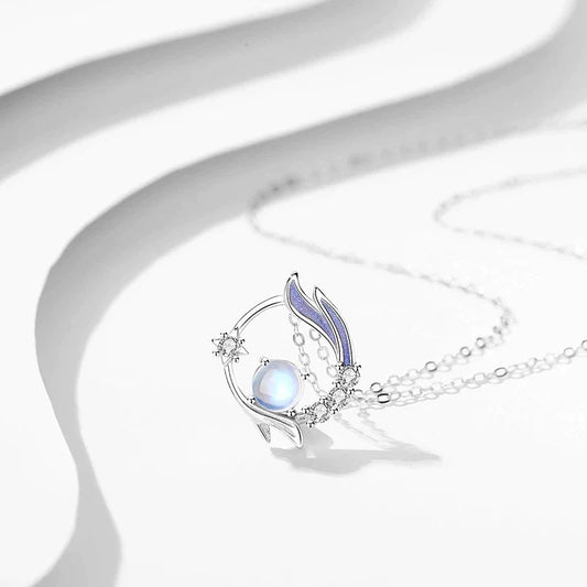 Silberne Halskette mit Mondstein-Anhänger, elegantes Design, Damen-Schmuck, Geschenkidee.