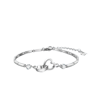 Silberarmband mit Herzanhänger und Zirkonia, elegantes Schmuckstück für Damen, verstellbar.