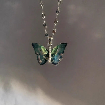 Schmetterlingsanhänger Halskette, grün-blau, Silberkette, Damen Schmuck, elegantes Design.