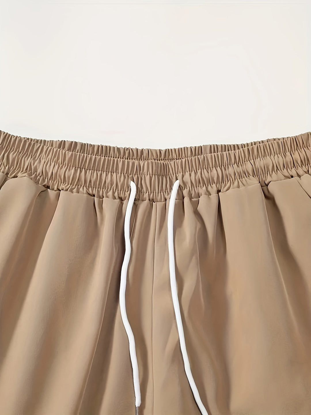 To-delt sommersæt til herrer med bladprint: T-shirt og shorts - Kiano