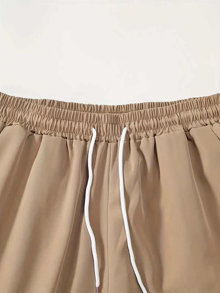To-delt sommersæt til herrer med bladprint: T-shirt og shorts - Kiano
