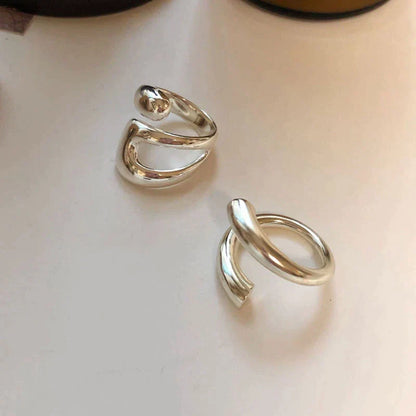 Silberne, minimalistische, offene Ringe, modern, Schmuckdesign, elegantes Accessoire.