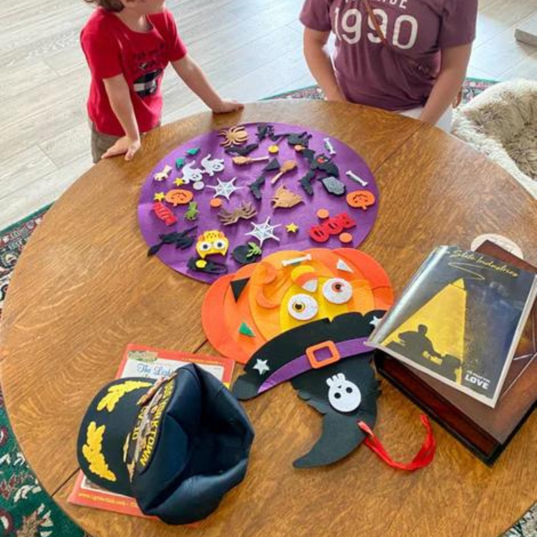 Halloween DIY Filttavle med græskar – SpookyBoard
