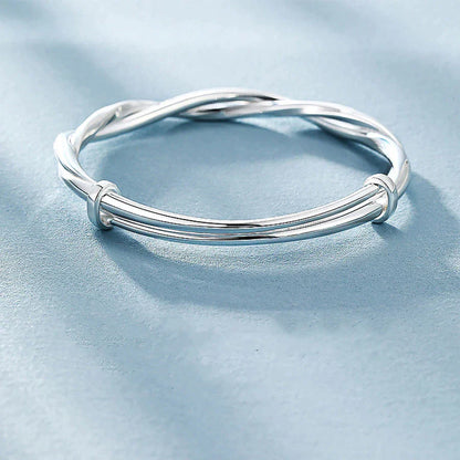 Silberarmband, gedrehtes Design, eleganter Schmuck, Damenaccessoire, Geschenkidee, modisch