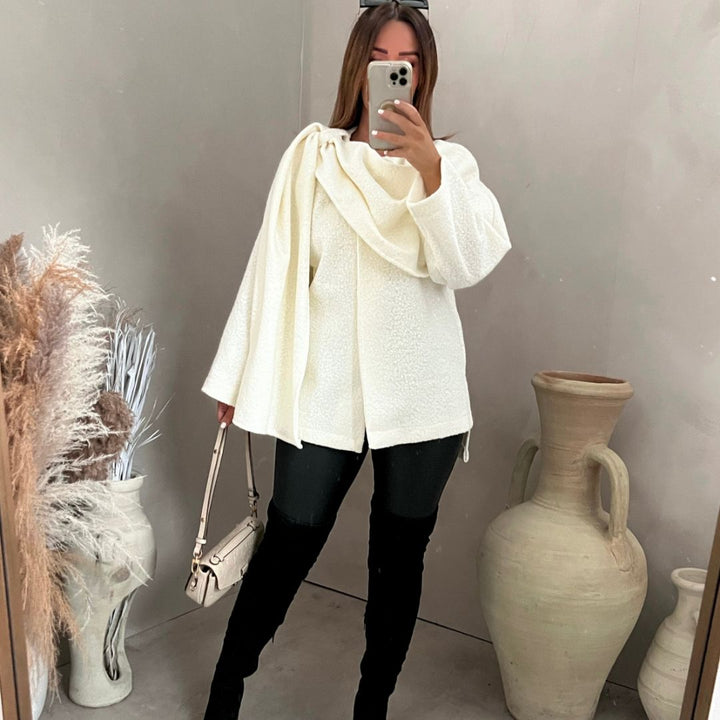Bouclé-Poncho med tørklæde-detalje – Vivienne