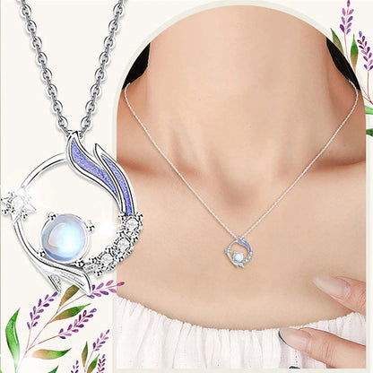 Silberne Halskette mit Mondstein-Anhänger, Damen-Schmuck, elegantes Design, Geschenkidee.