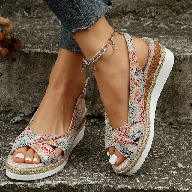 Kraftige dames sandaler med hælrem – Romy