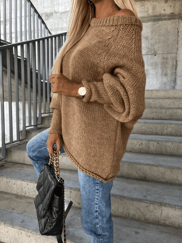 Løst strikket dametrøje med off-shoulder design – Amira