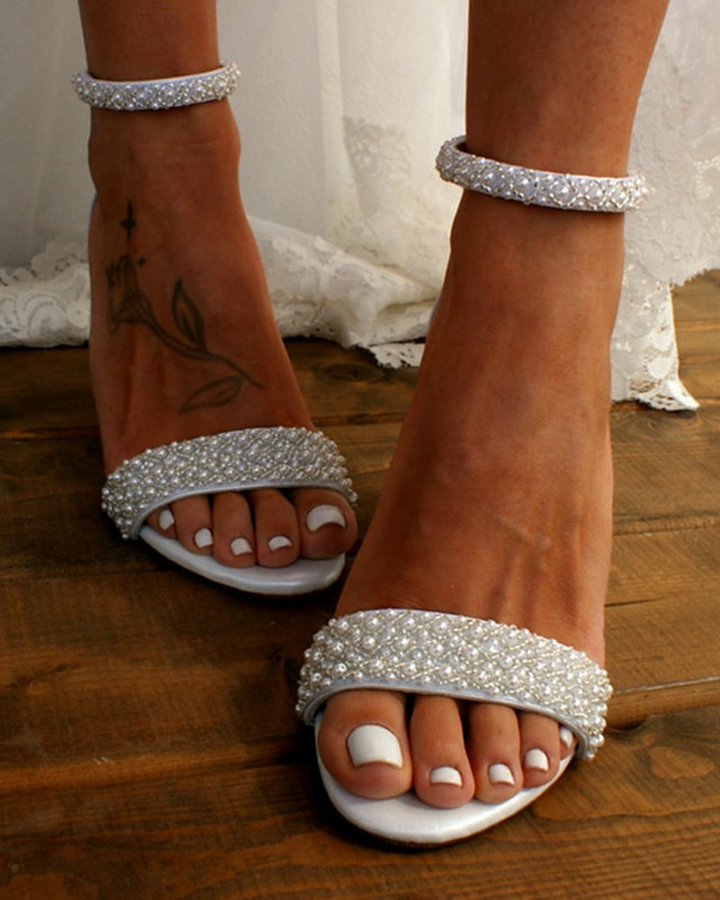 Stilfulde brudesandaler med delikate remme – Mirella