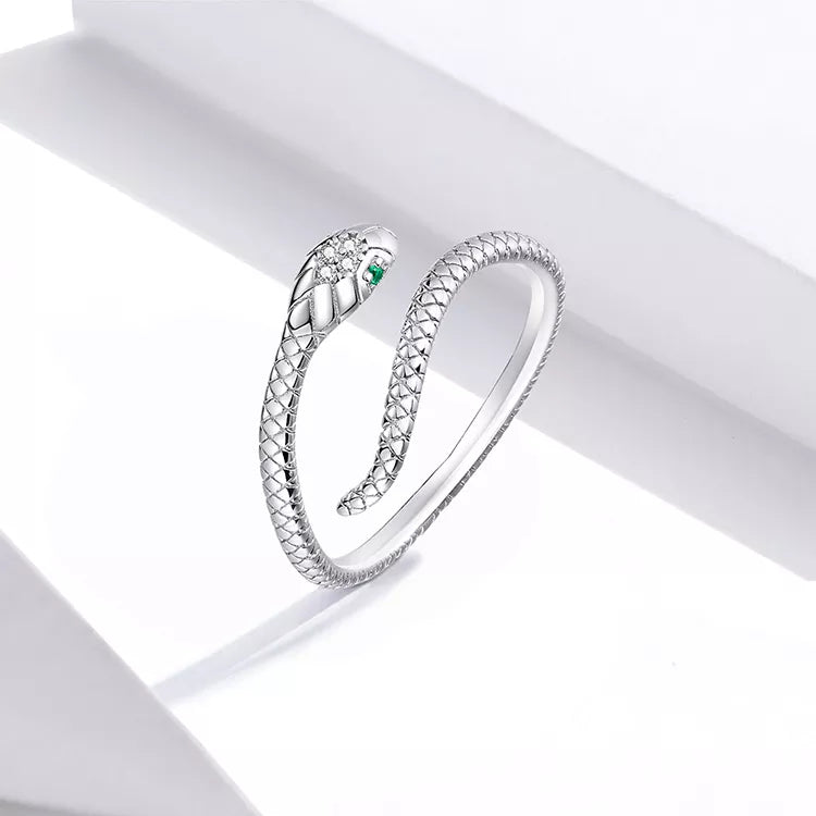 Silbernes Schlangenarmband mit grünem Edelstein, elegantes Design, Schmuck für Damen.