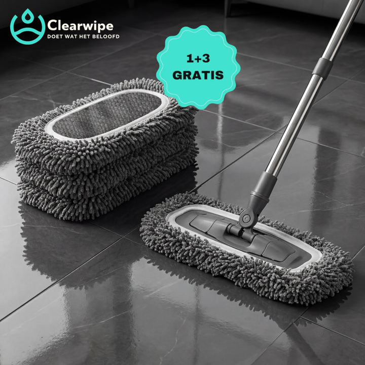 Stak af grå chenille-moppepuder ved siden af en mop med sat pude på blankt, mørkt flisegulv. 1