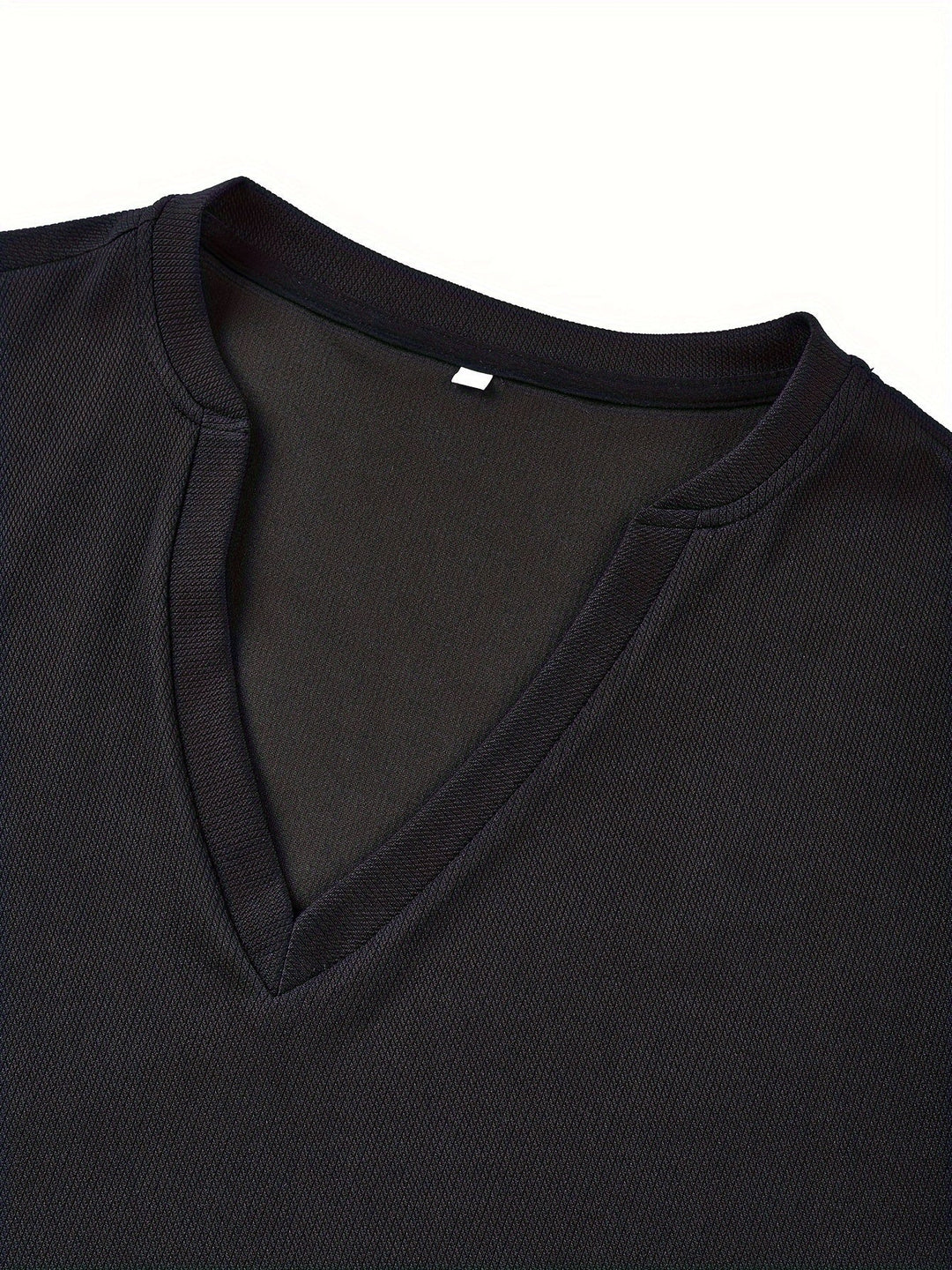 Herre-T-shirt med dyb V-hals og tekstur – Rafael