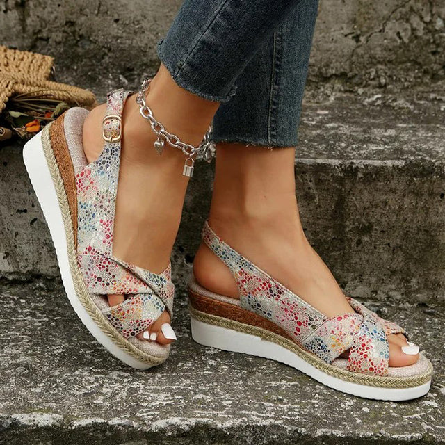 Kraftige dames sandaler med hælrem – Romy