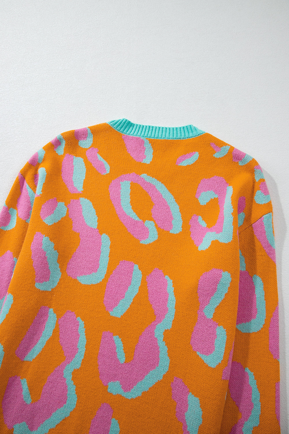 Dame sweater med farveblok kængurummønster og rund halsudskæring – Liora
