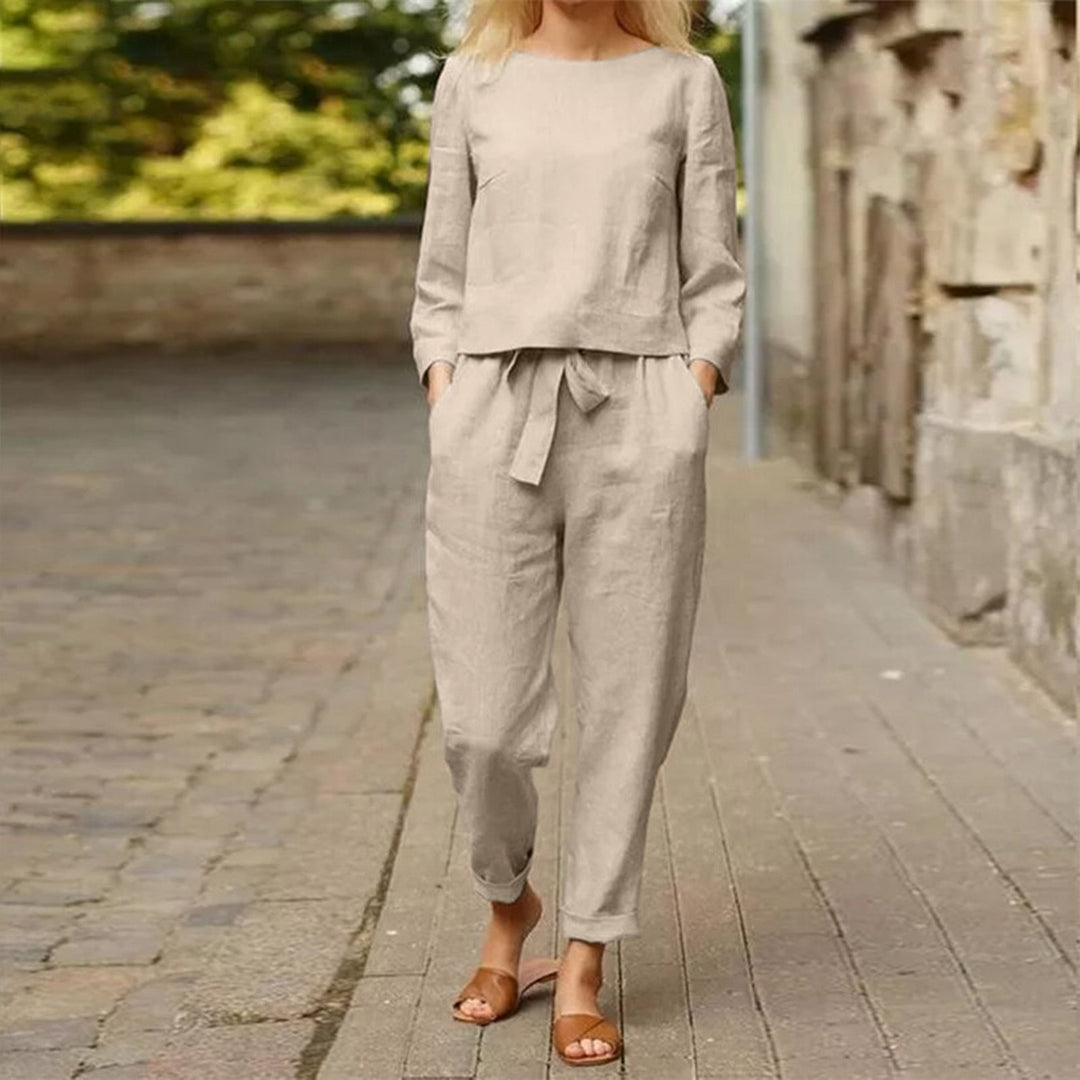 Todelt efterårsoutfit til damer med rundhalset t-shirt og bukser med elastik i taljen – Nia