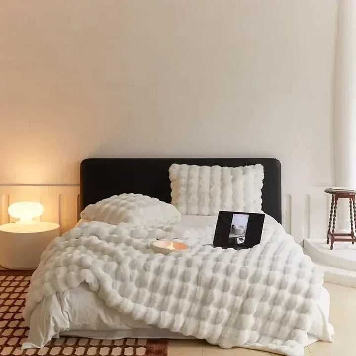 Bærbart fluffy tæppe i imitationspels - VeluLuxe