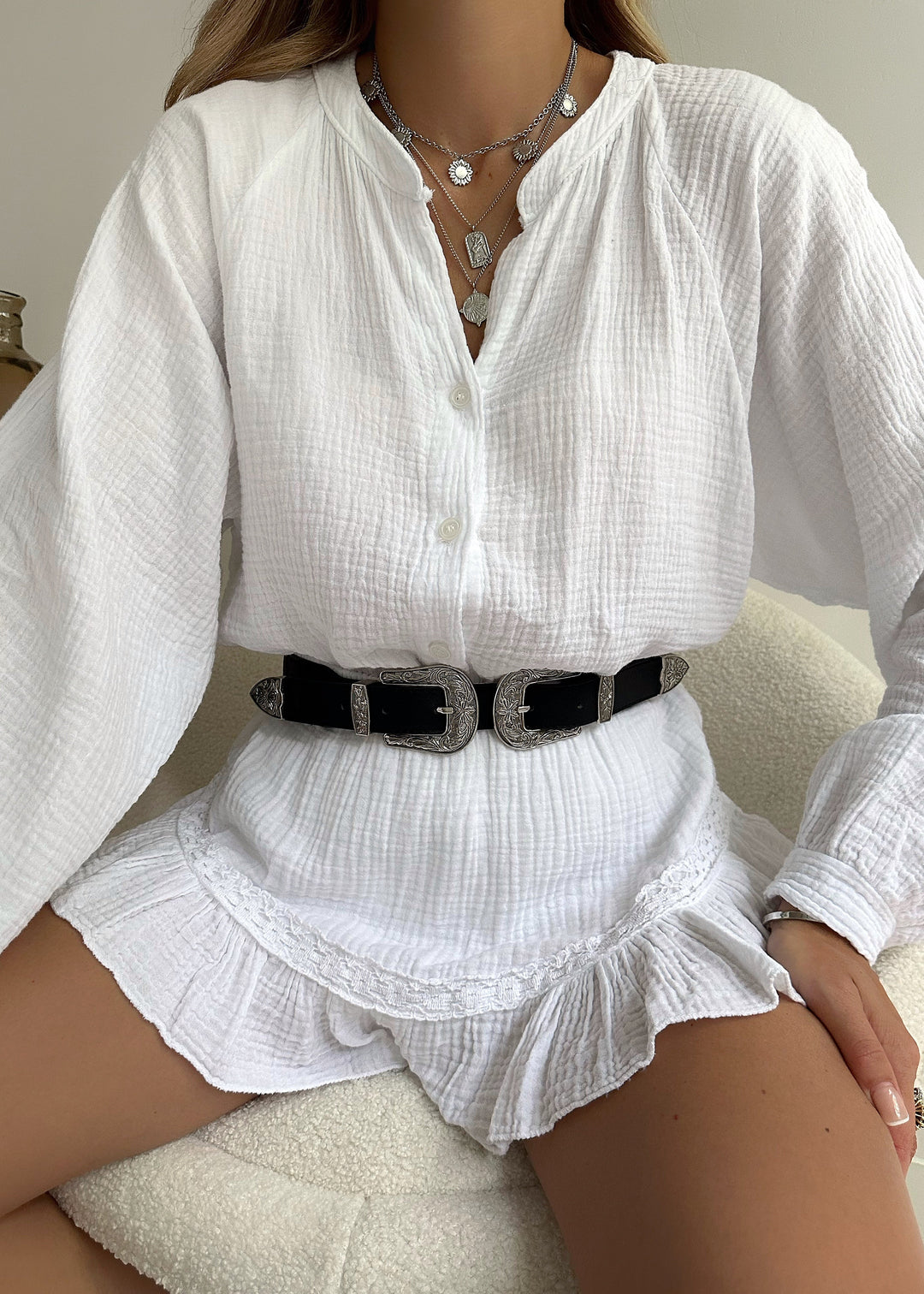 Let bomuldssæt med bluse og flæse-shorts – Leora